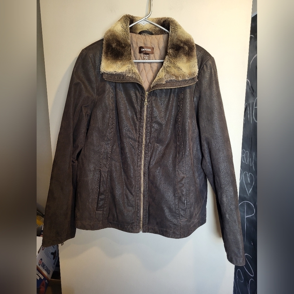 Danier Brown Leather Jacket with Cream Faux Fur Collar, Sizs 2XL